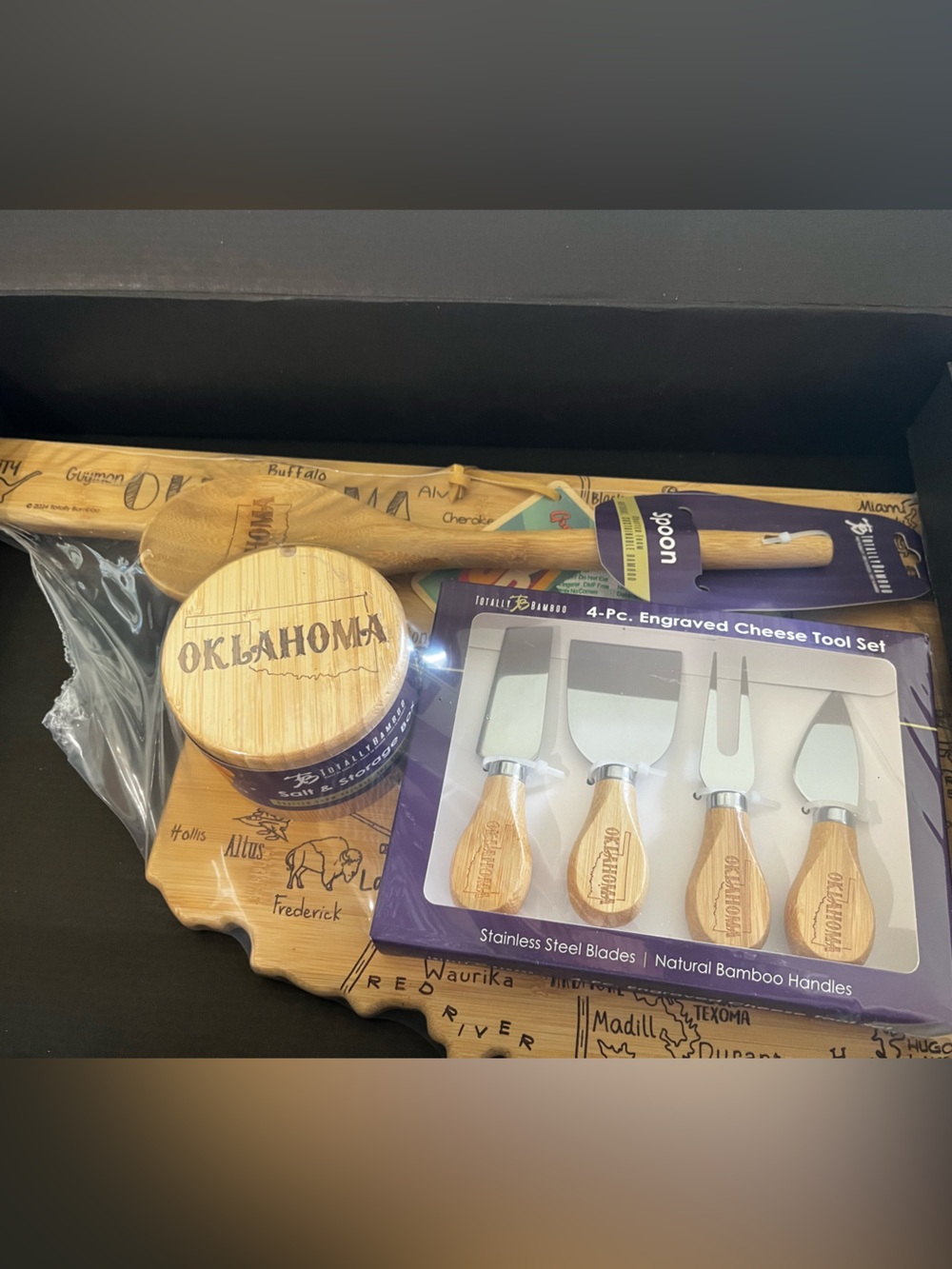 Totally Bamboo Oklahoma Cheese Cutting Board & Engraved Gift Set